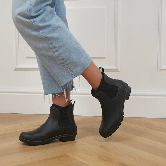 UGG BOOTS - Picture 2 of 14